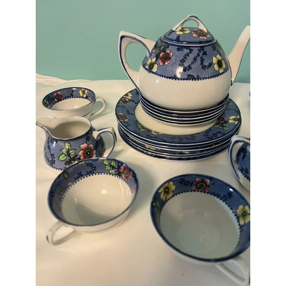 Wedgwood England 22 Piece Set Ivory Flower Dinner/Dessert Plates,‎ Tea Set